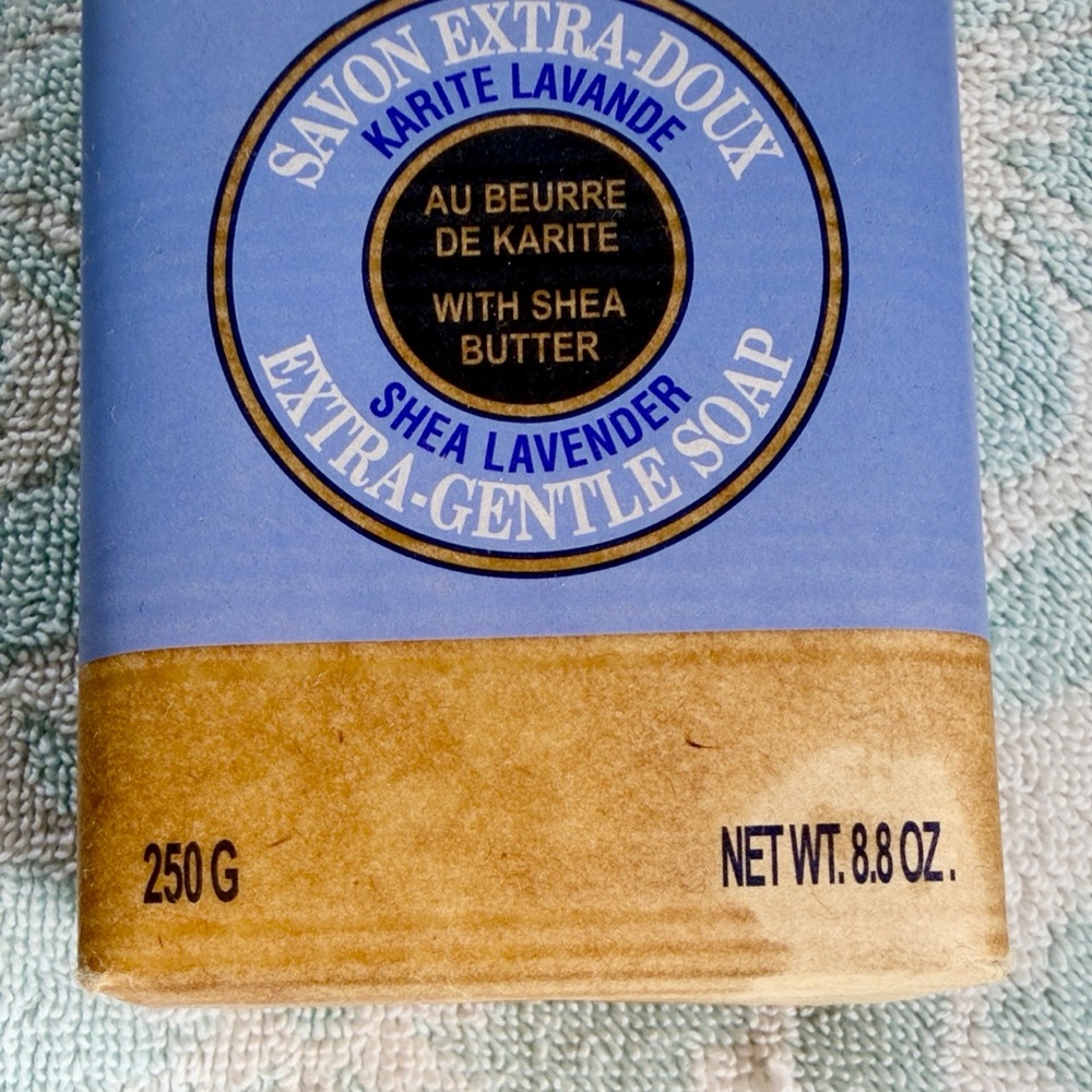 L'OCCITANE SHEA LAVENDER SOAP LARGE 250 G - Picture 2 of 6